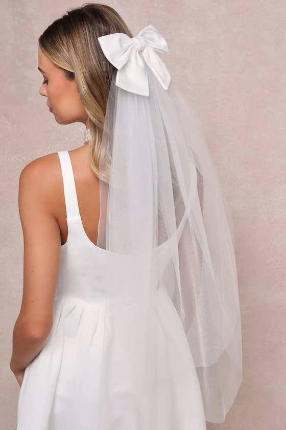 Dreamy Affection White Satin Tulle Bow Veil 1