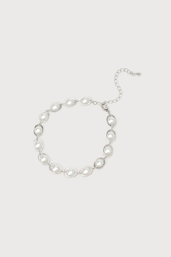 Shop Lulus Undeniable Poise Silver Pearl Bracelet