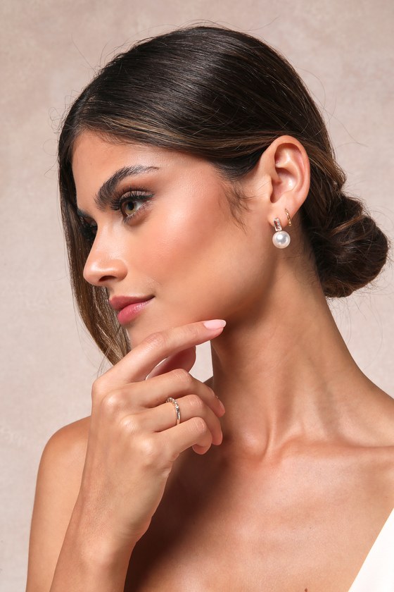 Elegant Passion White Pearl Rhinestone Stud Earrings 1