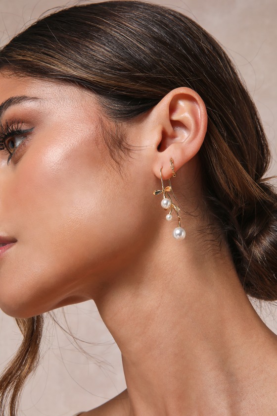 Lulus Adored Essence Gold Pearl Leaf Earrings