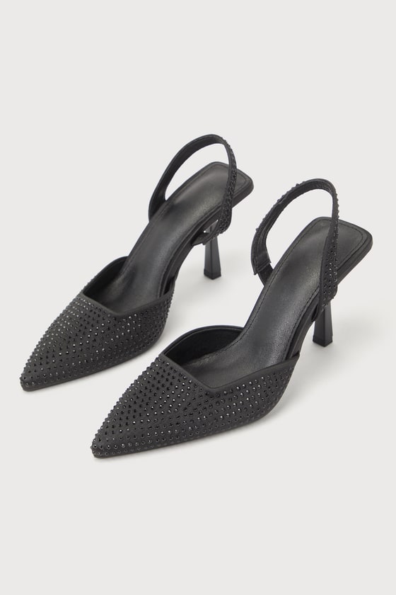 TRIANGLE LOGO PUMPS IN BLACK SATIN