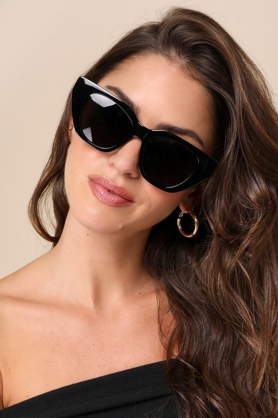 Sienna Black Oversized Cat-Eye Sunglasses 1