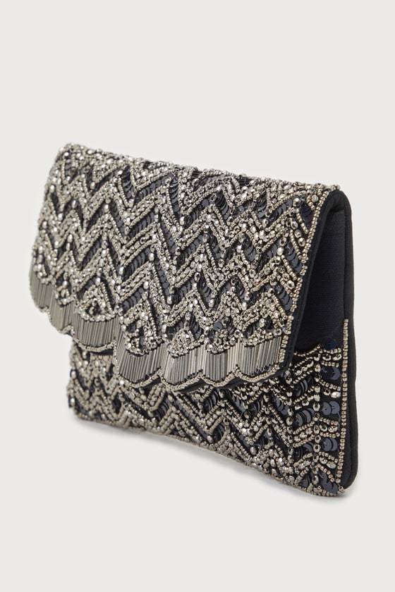 Deluxe Aesthetic Black Sequin Beaded Scalloped Clutch - thumbnail 4