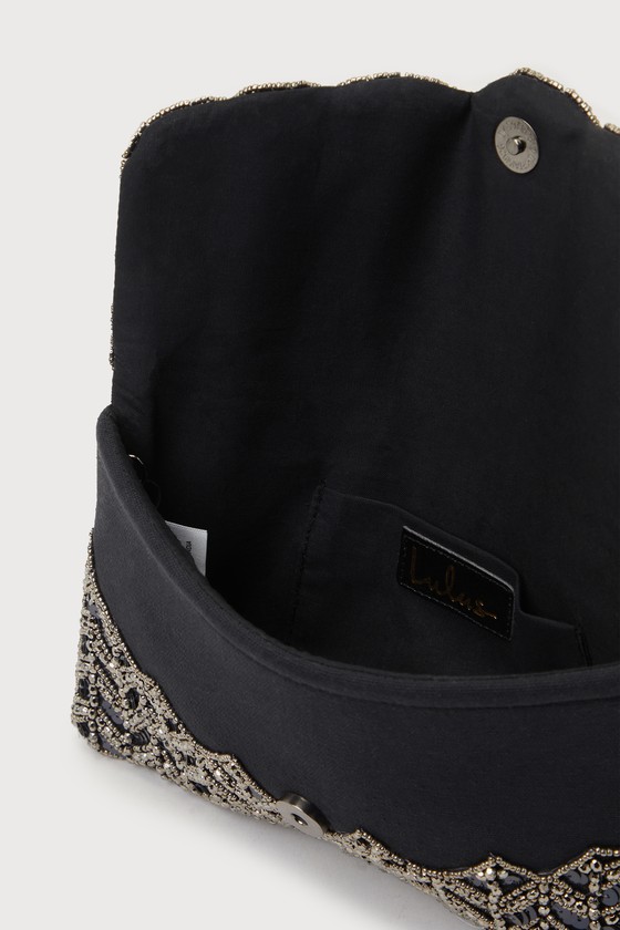 Deluxe Aesthetic Black Sequin Beaded Scalloped Clutch - thumbnail 6