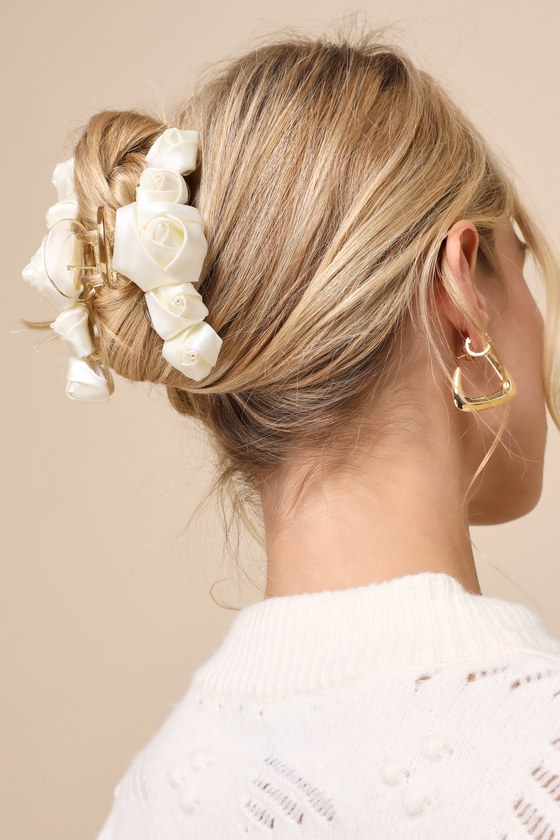 Pristine Moment White Rosette Claw Hair Clip 1