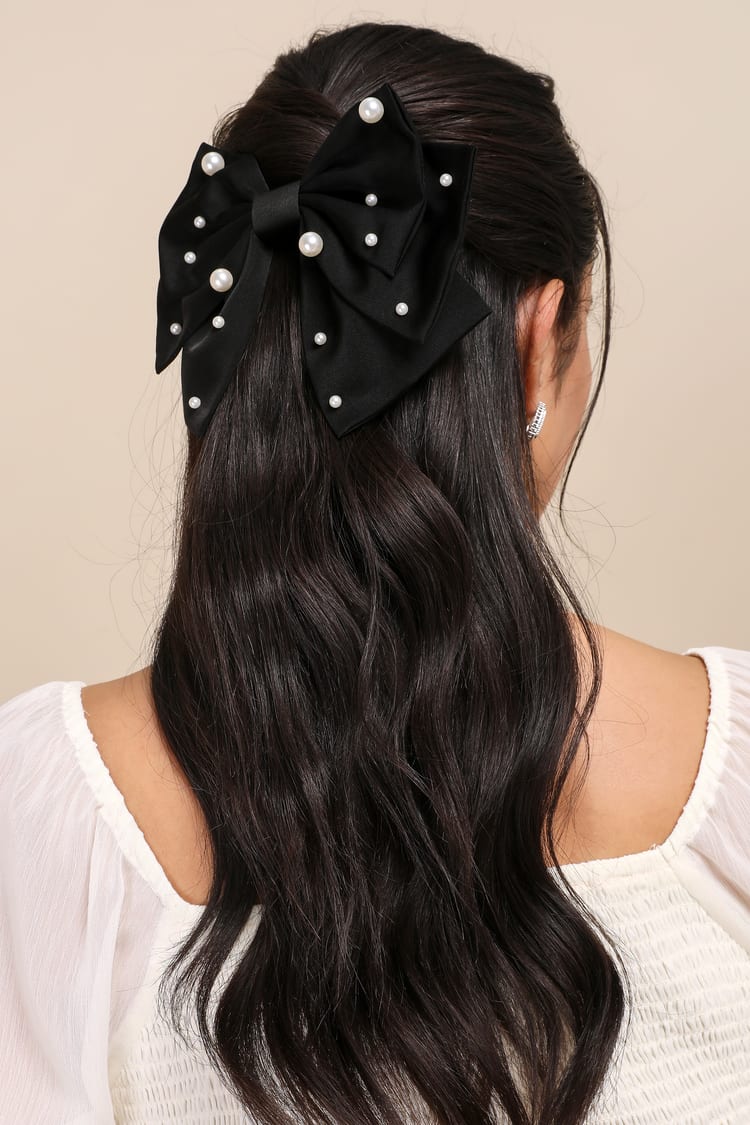 Lele Sadoughi Black Pearl-Studded Bow Hair Clip Lele Sadoughi Jet Pearl Embellished Antoinette Bow Barrette  main image 3