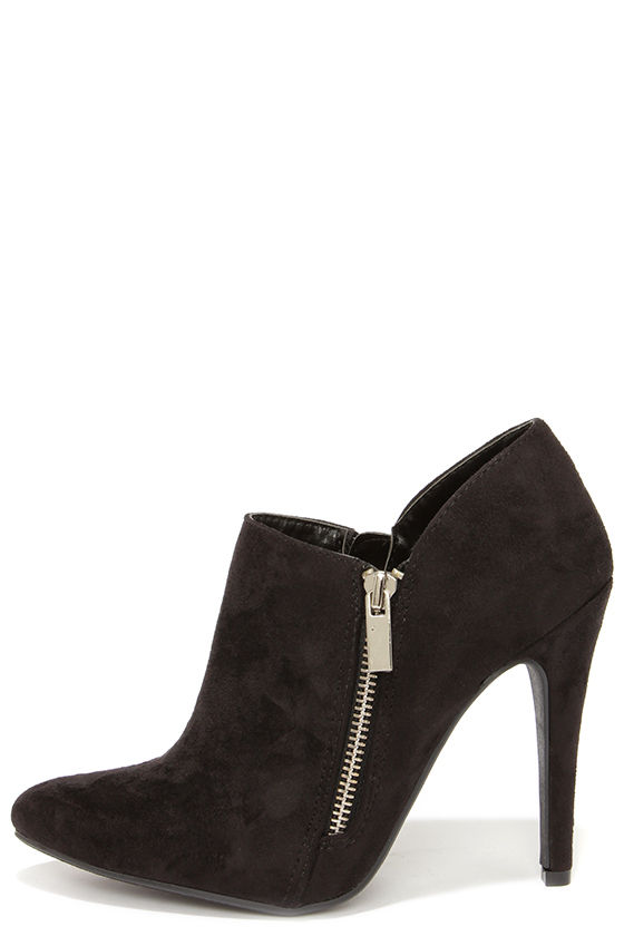 black pointed toe booties outfit
