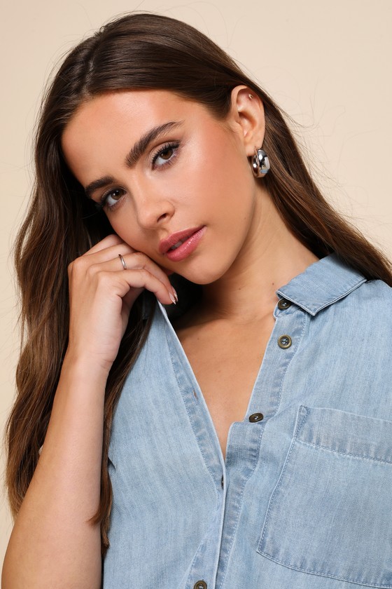 Lulus Consistently Confident Blue Chambray Collared Button-up Top In Blue