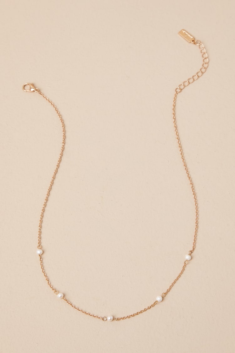 Perfectly Pretty Gold and Pearl Necklace
