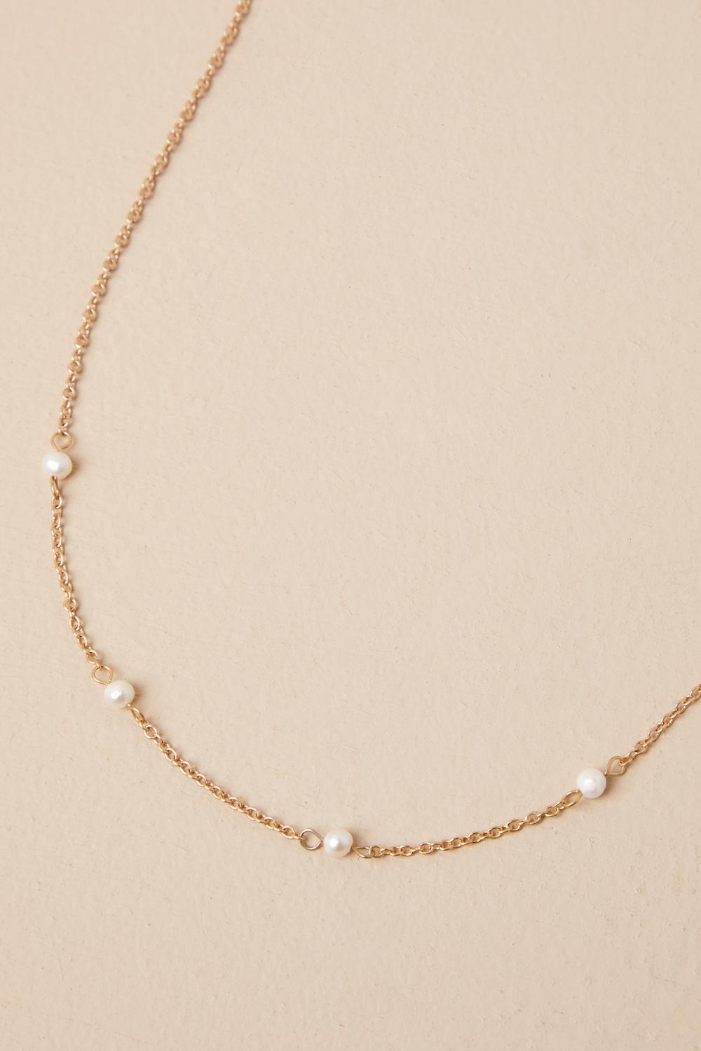 Perfectly Pretty Gold and Pearl Necklace