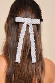 Exemplary Sweetness White Pearl Beaded Bow Hair Clip
