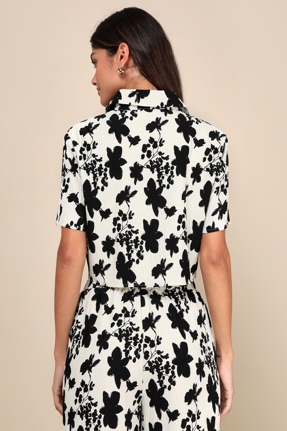 Modern Direction Cream Floral Plisse Cropped Button-Up Top 3