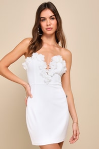 Gorgeous Wonder White 3D Floral Applique Strapless Mini Dress