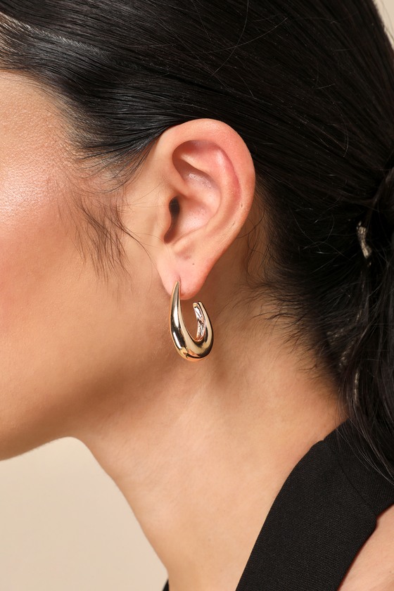 Trending gold hoop earrings discount