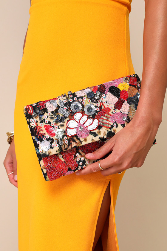 Earthly Gardens Beige Multi Beaded Clutch 8