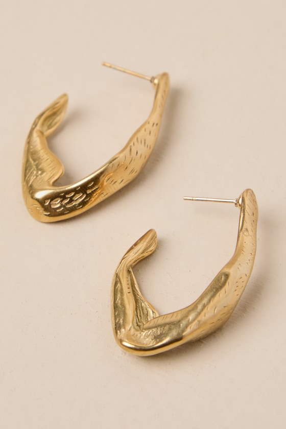Aesthetic Appeal Gold Textured Organic Wavy Hoop Earrings 1