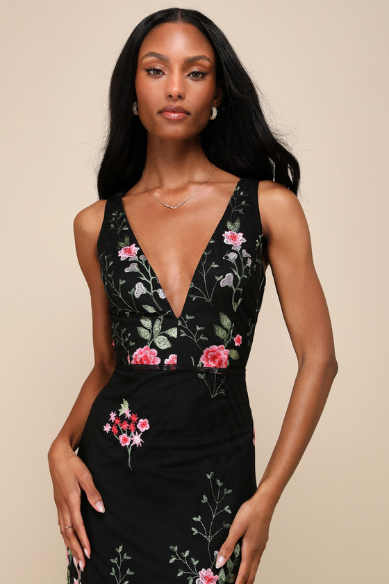 Soiree Blossom Black Floral Embroidered Mermaid Maxi Dress - thumbnail 4