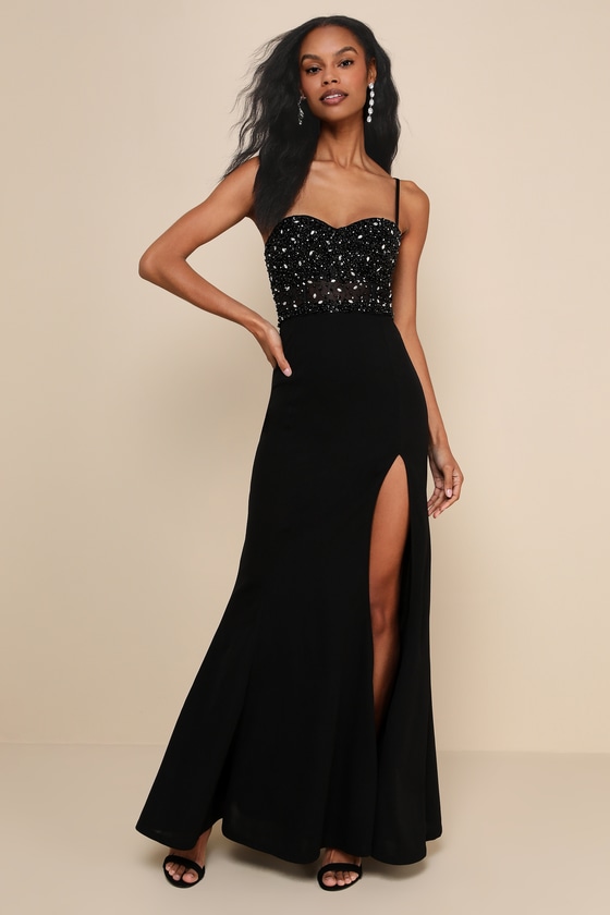 Buy Champagne Embellished Gown With Plunging Neckline And A Fancy Choker  With Attached Cape Online - Kalki Fashion