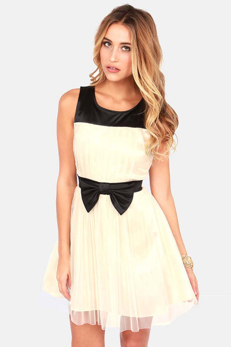 white christmas dresses Take A Bow | Black & Cream Velvet Strapless Maxi Dress with Oversized Bow main image 0