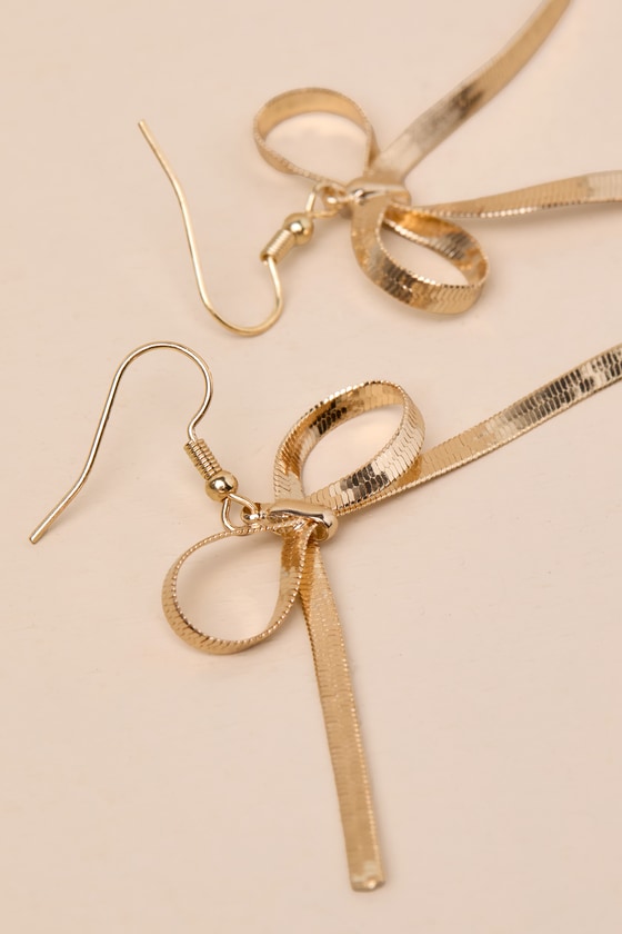 Lulus Adorably Trendy Gold Herringbone Chain Bow Earrings In Gold