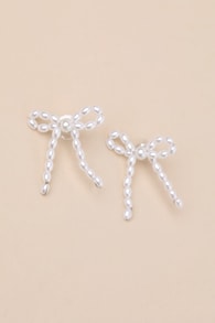 Glowing Vibe White Pearl Bow Earrings 2