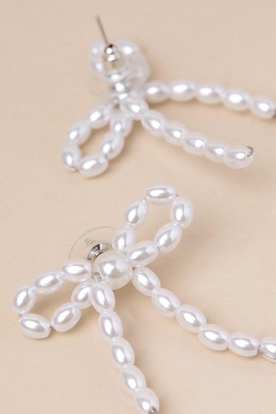 Lulus Glowing Vibe White Pearl Bow Earrings In White