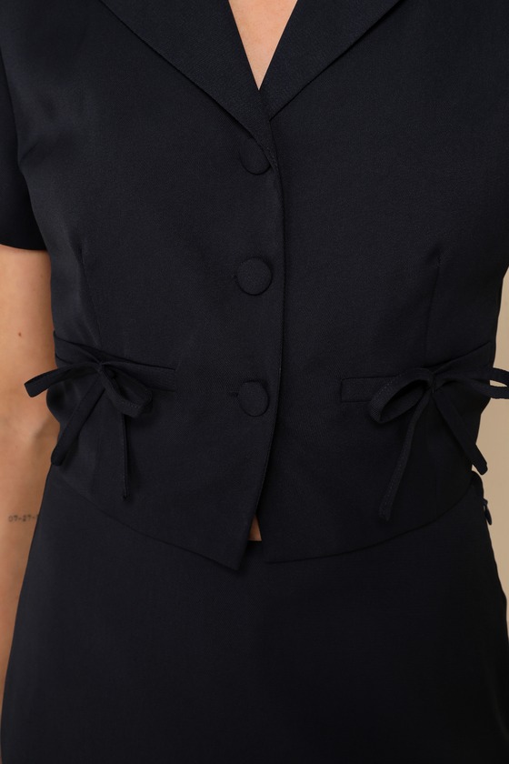 LULUS CONFIDENT PERFECTION NAVY BLUE TWILL COLLARED BUTTON-UP BOW TOP