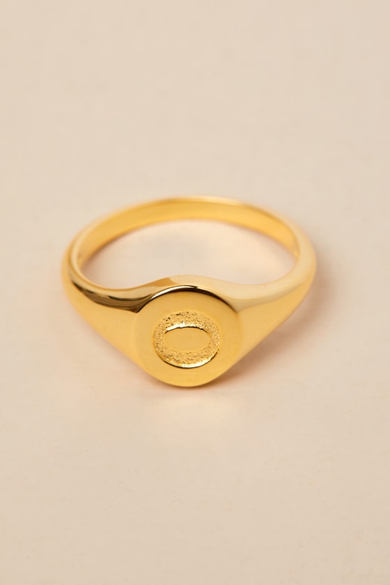 The Oval 14KT Gold "O" Signet Ring 1