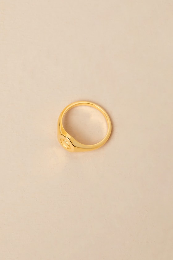 The Oval 14KT Gold "O" Signet Ring 2
