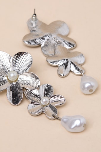 Luxurious Beauty Silver Pearl Flower Drop Earrings