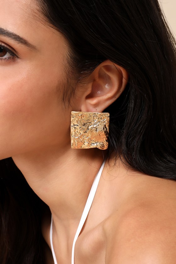 Lulus Iconic Declaration Gold Textured Square Statement Earrings