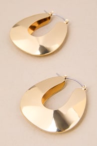 Poised Aesthetic Gold Geometric Oval Hoop Earrings