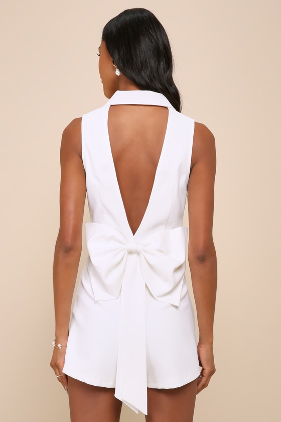 LULUS UPSCALE INDIVIDUAL WHITE COLLARED BACKLESS BOW ROMPER 