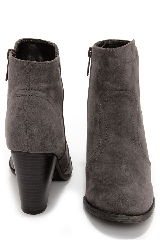 styling grey boots