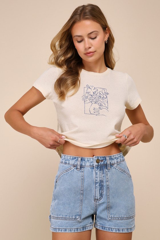 Leia Light Wash High-Waisted Denim Shorts 3