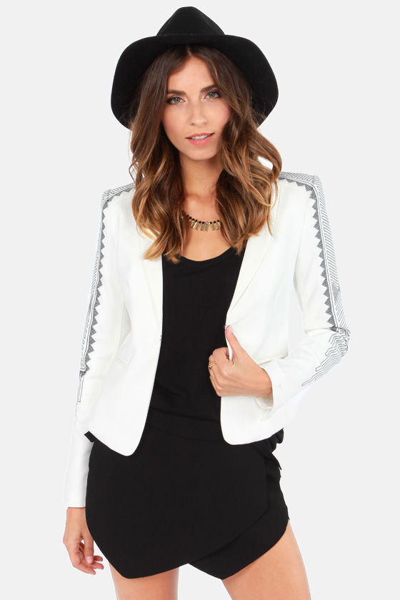ivory blazer outfits