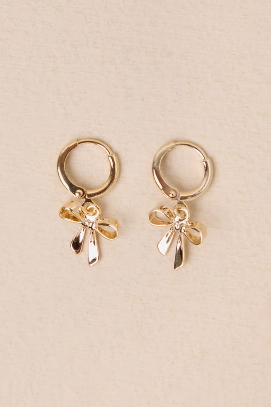 LULUS CUTEST TOUCH GOLD BOW CHARM HUGGIE HOOP EARRINGS