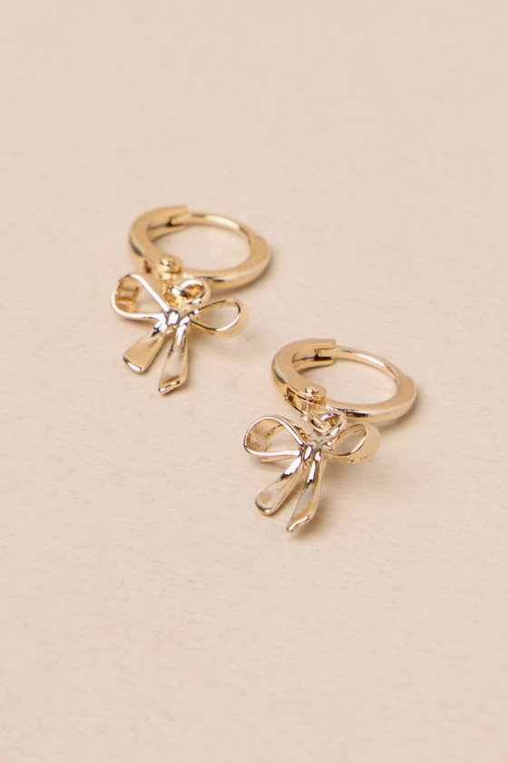 LULUS CUTEST TOUCH GOLD BOW CHARM HUGGIE HOOP EARRINGS