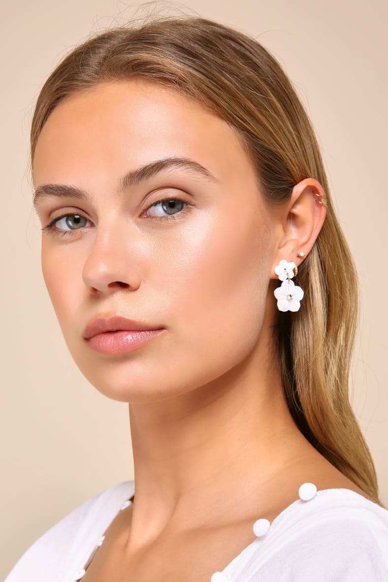 Flourishing Glow White Acetate Flower Earrings
