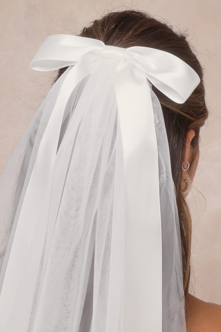 Dreamy Adoration White Satin Bow Hair Clip Veil