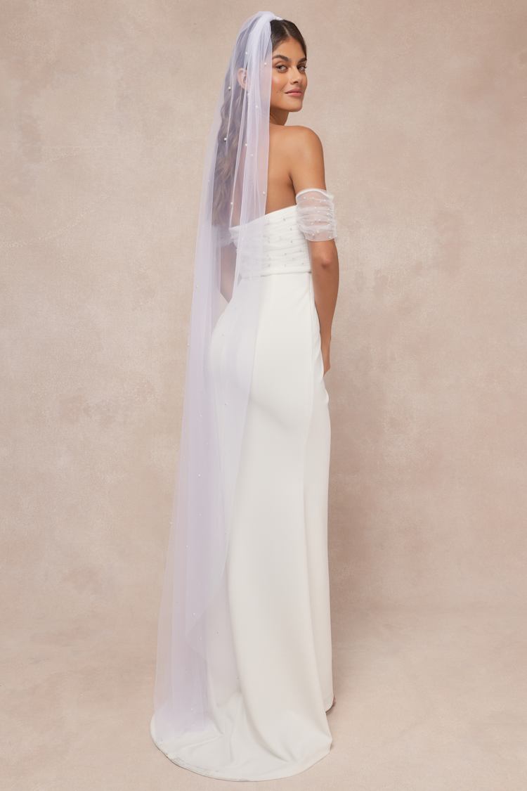 Lulu\'s Elegant White Bridal Veil ? Sealed with a kiss! Not only is Lulu main image 4