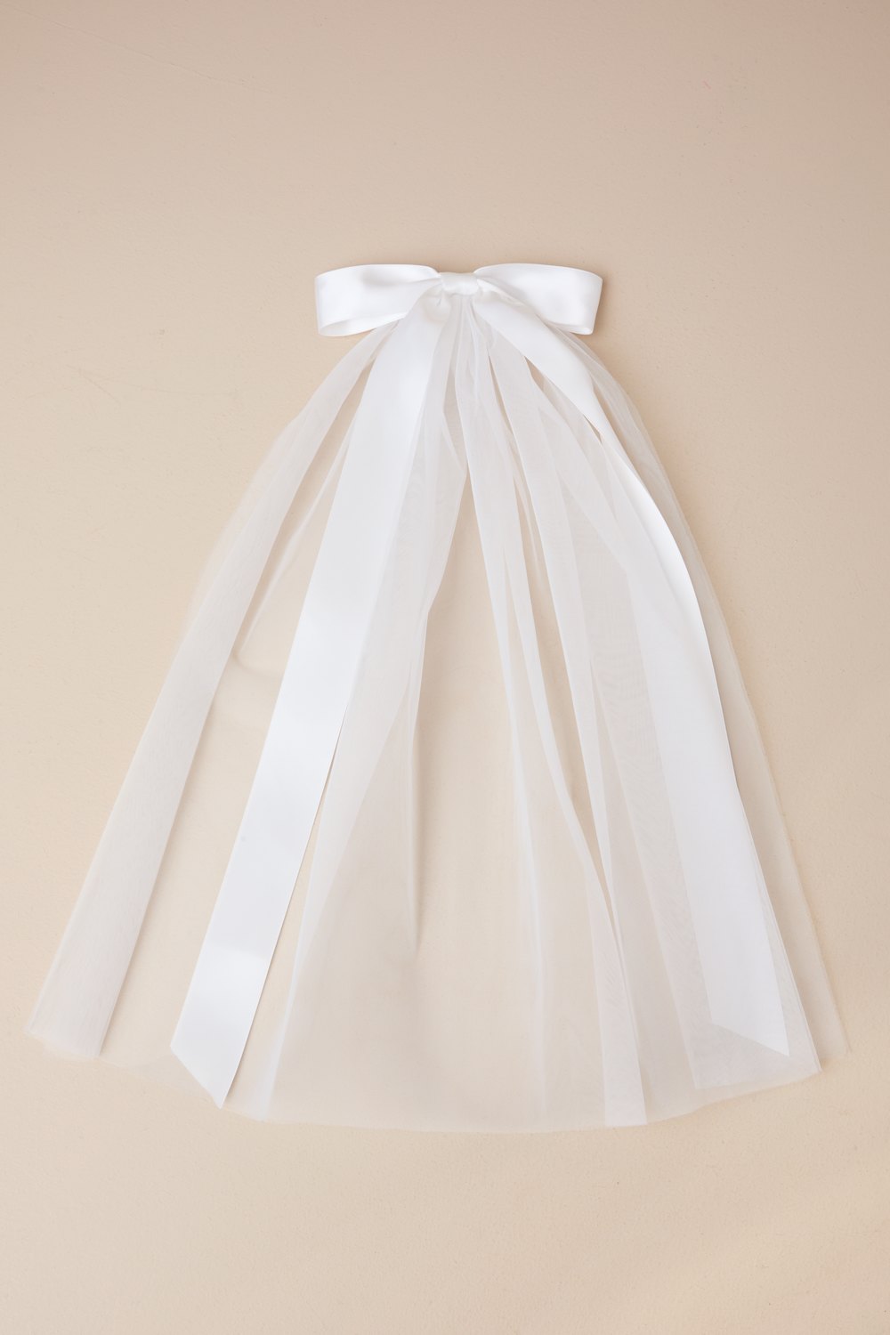 Dreamy Adoration White Satin Bow Hair Clip Veil