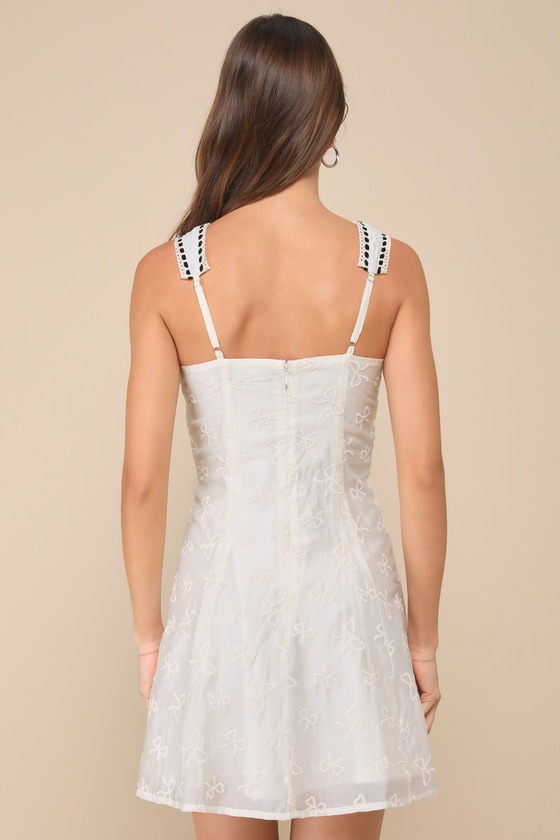 D6863: IVORY/BLACK 3