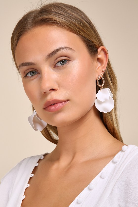LULUS EYE-CATCHING ESSENCE WHITE PETAL STATEMENT EARRINGS