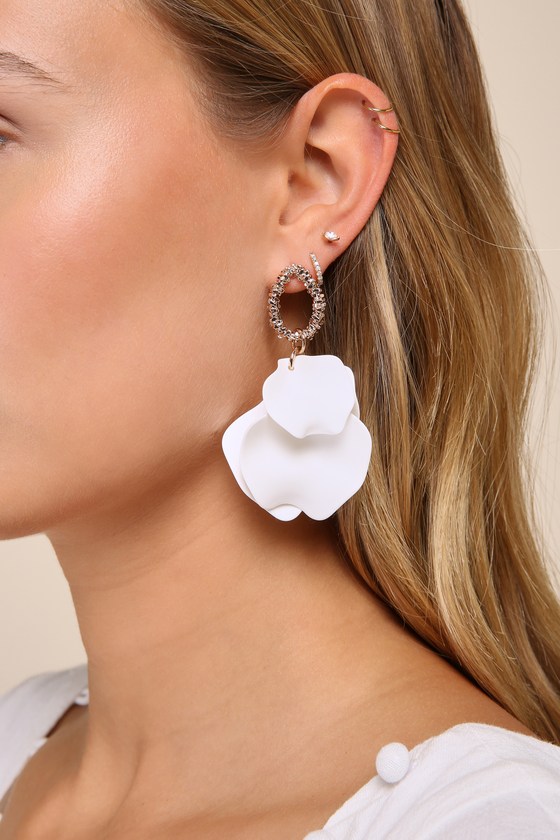 LULUS EYE-CATCHING ESSENCE WHITE PETAL STATEMENT EARRINGS