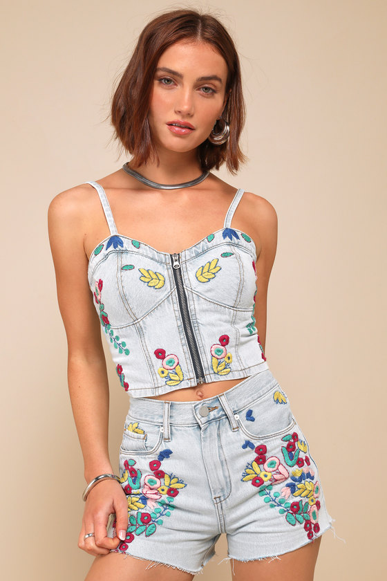 Blanknyc Reeve Picnic Date Light Wash Embroidered Floral Denim Shorts In Blue