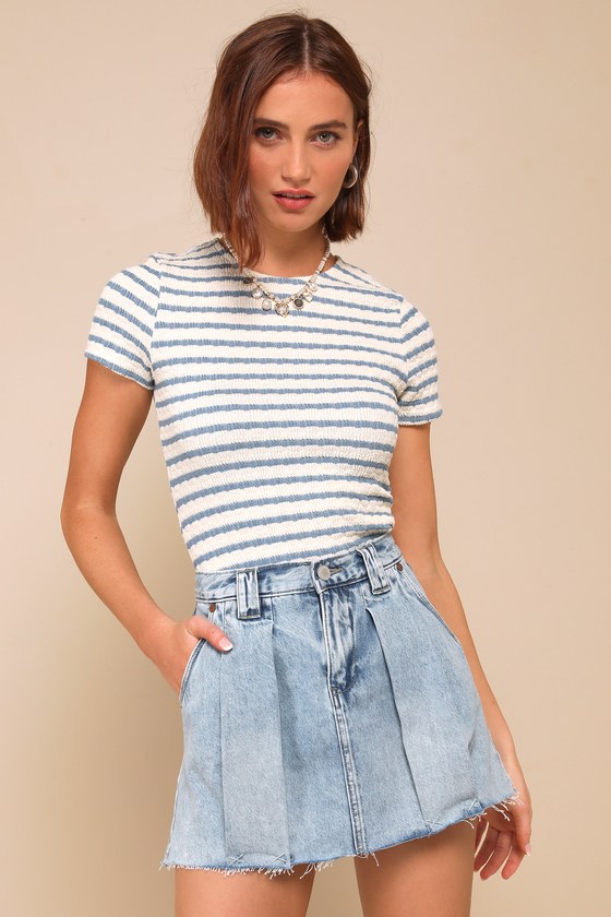 Blanknyc Trendy Confidence Light Wash Pleated Cutoff Denim Mini Skirt In Blue