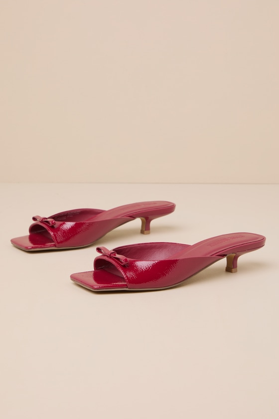 Steve Madden Meme Burgundy Patent Leather Kitten Heel Slide Sandals In Burgundy
