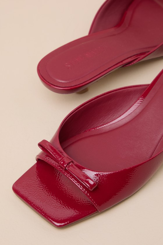 Steve Madden Meme Burgundy Patent Leather Kitten Heel Slide Sandals In Burgundy