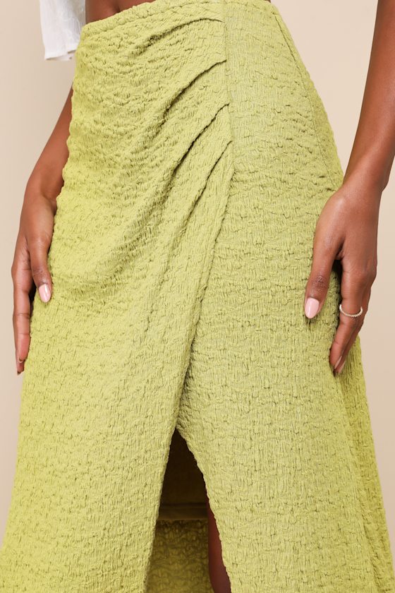 LULUS DISTINCT STYLE LIME GREEN TEXTURED RUCHED MIDI SKIRT
